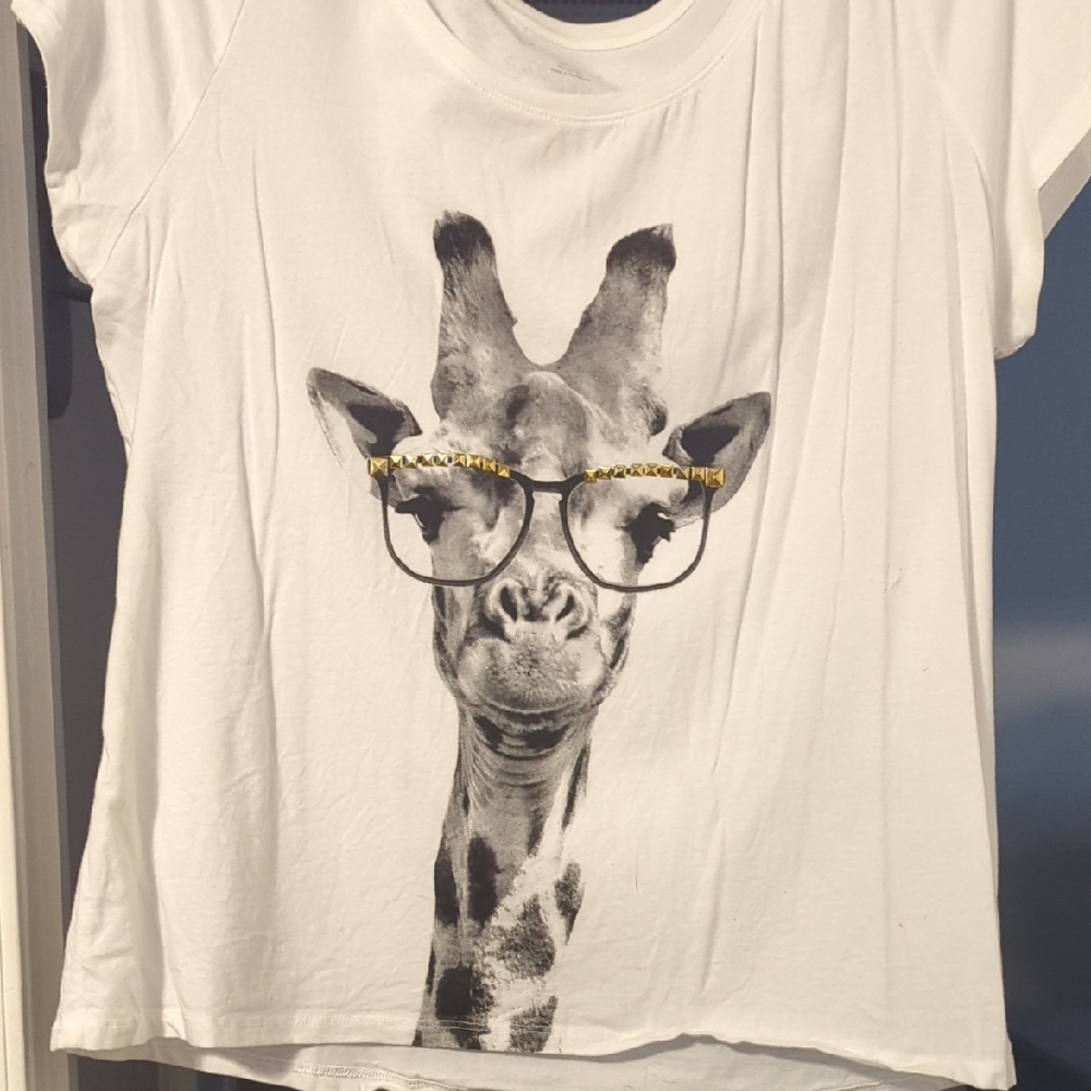 White Giraffe Graphic T-Shirt